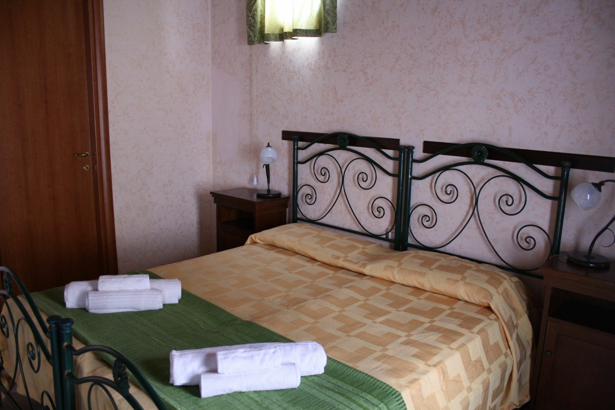 Cityguesthouse كاتانزارو المظهر الخارجي الصورة